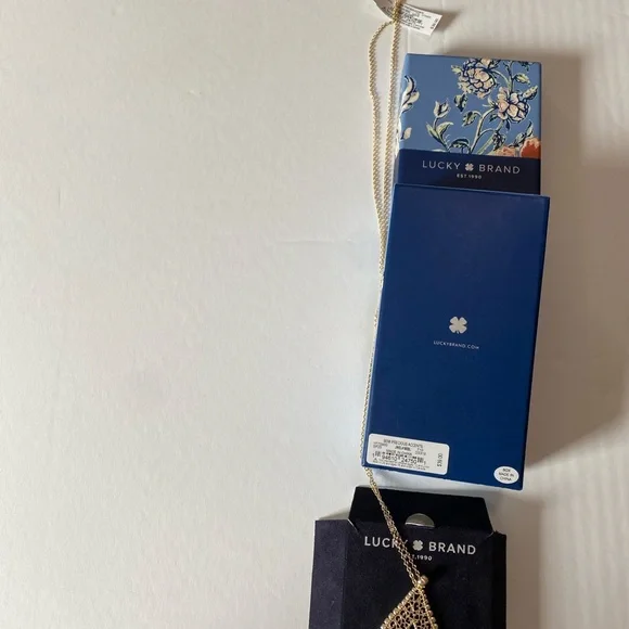 Lucky Brand 18" Chain Gold Filigree Teardrop Necklace New with Tag In Box - Picture 7 of 14